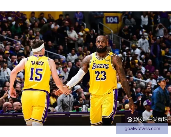 湖人惜败活塞老詹肯定全队韧性 里夫斯称喜欢球队竞争态度